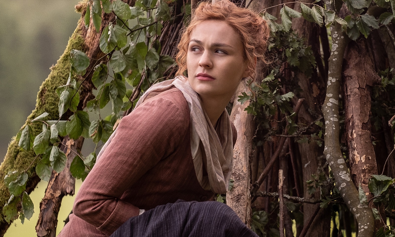 Outlander Star Sophie Skelton Stuns in Beachside Photos as She ‘Soaks Up the Final Rays of Autumn’