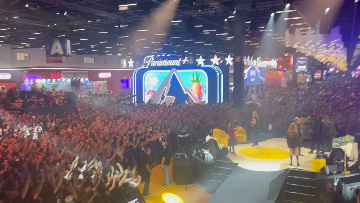 Misha Collins Jokes About Trump During ‘Supernatural’ Reunion in Brazil